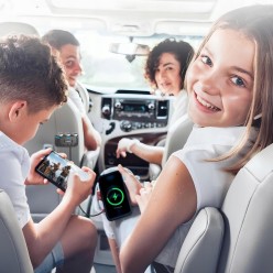 Samochodowa Ładowarka Do Telefonu z Rozdzielaczem i Woltomierzem 12/24V