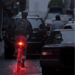 4w1 Inteligentna Lampka Rowerowa Dzwonek Rowerowy z Alarmem Antykradzieżowym