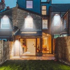 MAŁA LAMPA SOLARNA NAŚCIENNA LATARNIA LED COB 100 BARDZO MOCNA